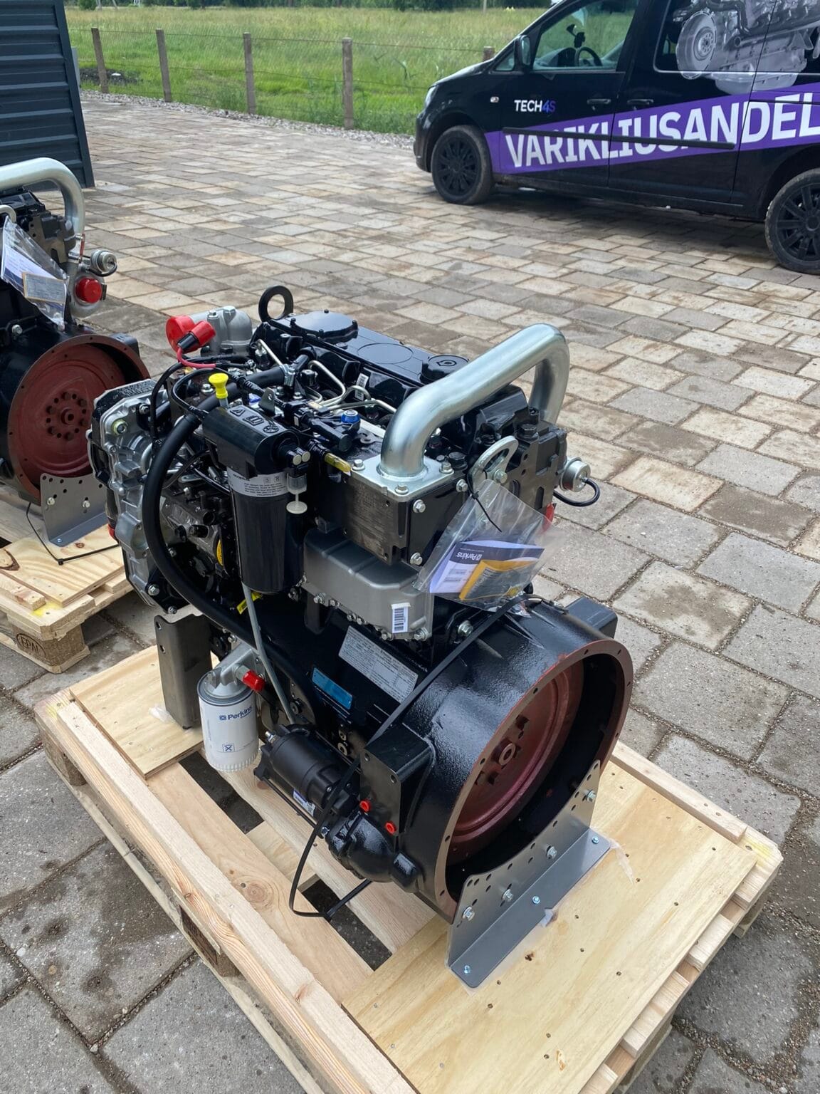 NAUJAS PERKINS 1104D-44T NL38827 VARIKLIS