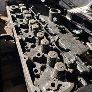 IVECO/FPT motor head 504217380 with valves F2CE9684C, F5AE9454F, F5AE9484A (USED)