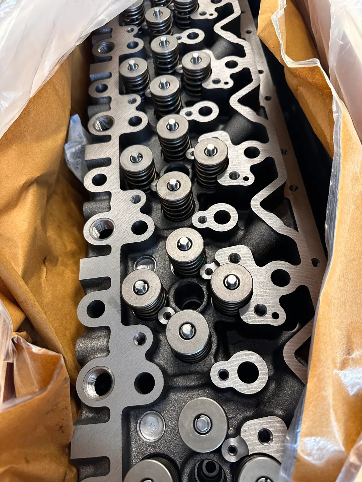 CUMMINS QSL9 engine head 84332118, 4987979, 5259427, 5347977, 5529503 (NEW)