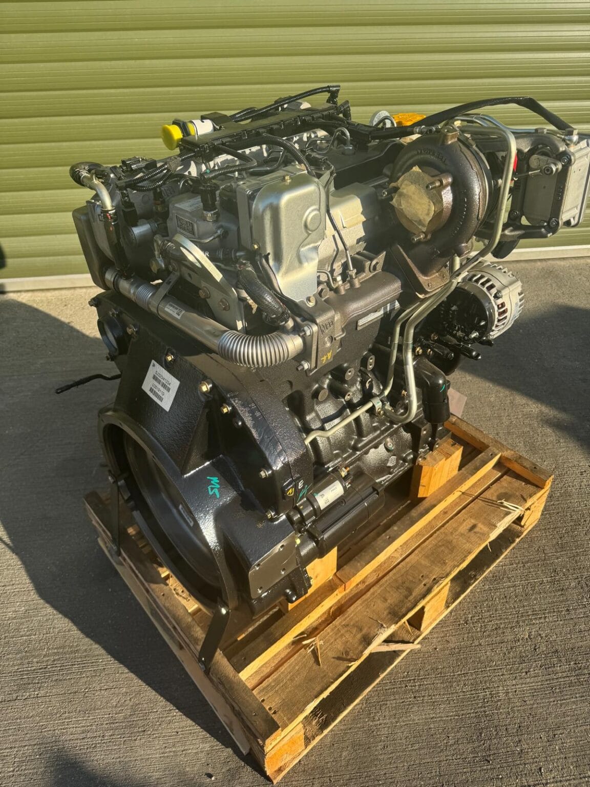 JCB 444 EcoMax Tier 4 engine 320/41334 - side view
